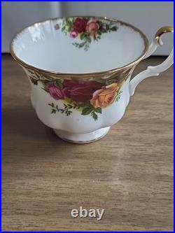Royal Albert OLD COUNTRY ROSES Luncheon Snack Plate with Tea/Coffee Cup SET 2