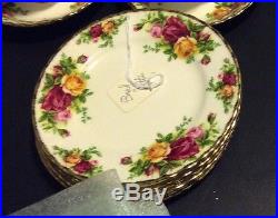 Royal Albert OLD COUNTRY ROSES Pattern 52 Pc. Excellent Condition