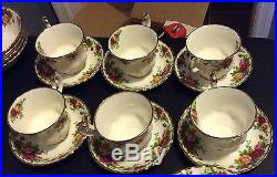 Royal Albert OLD COUNTRY ROSES Pattern 52 Pc. Excellent Condition