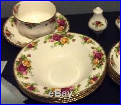 Royal Albert OLD COUNTRY ROSES Pattern 52 Pc. Excellent Condition