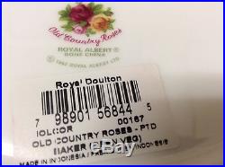 Royal Albert OLD COUNTRY ROSES Pattern 52 Pc. Excellent Condition