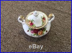 Royal Albert OLD COUNTRY ROSES Pattern 56 Pc Excellent Condition