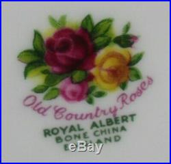 Royal Albert OLD COUNTRY ROSES dinner/tea set 59 pieces made in England