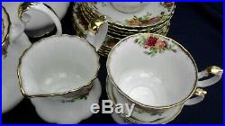 Royal Albert OLD COUNTRY ROSES tea set for 10 including teapot England