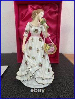 Royal Albert Old Country Rose 2011 Sweet Rose Figurine of the Year RA26 With Box
