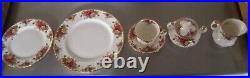 Royal Albert Old Country Rose complete for 8 place settings, tea set England