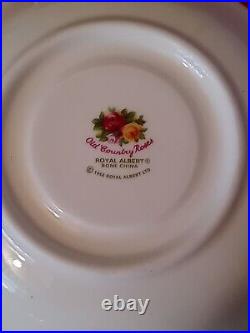 Royal Albert Old Country Roses 12-Piece Dinnerware Set New