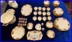 Royal Albert Old Country Roses 12 place setting with serving dishes 94 pcs