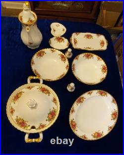 Royal Albert Old Country Roses 12 place setting with serving dishes 94 pcs