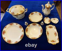 Royal Albert Old Country Roses 12 place setting with serving dishes 94 pcs