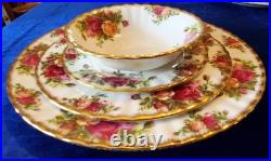Royal Albert Old Country Roses 12 place setting with serving dishes 94 pcs
