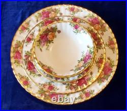 Royal Albert Old Country Roses 12 place setting with serving dishes 94 pcs