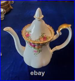 Royal Albert Old Country Roses 12 place setting with serving dishes 94 pcs