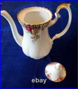 Royal Albert Old Country Roses 12 place setting with serving dishes 94 pcs