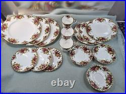 Royal Albert Old Country Roses 15 pieces. Set for three persons. Vintage