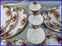 Royal Albert Old Country Roses 15 pieces. Set for three persons. Vintage