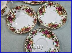 Royal Albert Old Country Roses 15 pieces. Set for three persons. Vintage