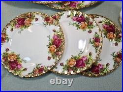 Royal Albert Old Country Roses 15 pieces. Set for three persons. Vintage