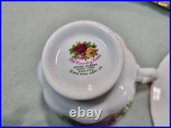 Royal Albert Old Country Roses 15 pieces. Set for three persons. Vintage