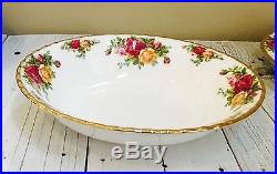 Royal Albert Old Country Roses 1962, 81 piece collection