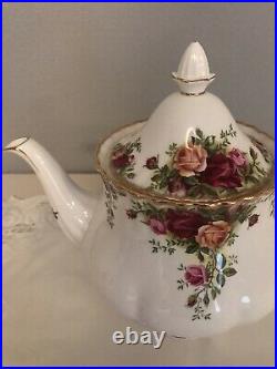 Royal Albert- Old Country Roses 1962 Bone China Tea Pot. Immaculate Condition
