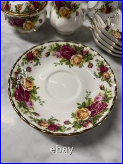 Royal Albert Old Country Roses 1962 Lot, 18 Pieces