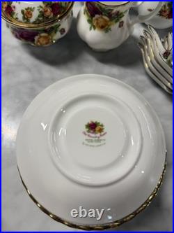 Royal Albert Old Country Roses 1962 Lot, 18 Pieces