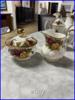 Royal Albert Old Country Roses 1962 Lot, 18 Pieces