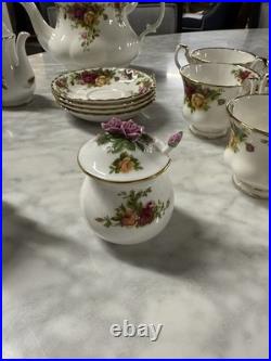 Royal Albert Old Country Roses 1962 Lot, 18 Pieces
