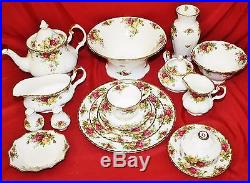 Royal Albert Old Country Roses 1962 Made in England 91 Pieces MINT