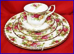 Royal Albert Old Country Roses 1962 Made in England 91 Pieces MINT