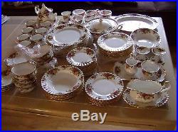 Royal Albert Old Country Roses 1962 Made in England 94 p. PICK UP ONLY