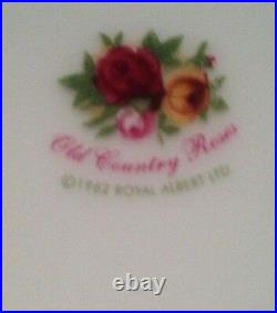 Royal Albert Old Country Roses 1962 Sculpted Salad Bowl