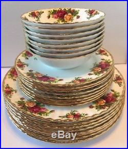 Royal Albert Old Country Roses 1962 Service For 8