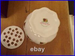 Royal Albert Old Country Roses @2004 English Bone 2-pc Arrangement Vase #288316