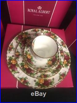 Royal Albert Old Country Roses 20 Piece Dinner Set Place setting for 4