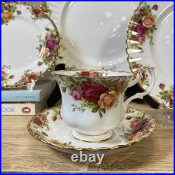 Royal Albert Old Country Roses 20 Piece Place Setting Bone China England