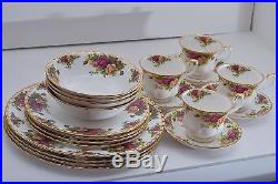Royal Albert Old Country Roses 20 Pieces Place Setting Bone China England