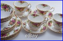 Royal Albert Old Country Roses 20 Pieces Place Setting Bone China England