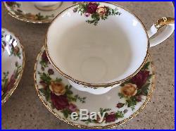 Royal Albert Old Country Roses 20 pieces place setting for 4 England