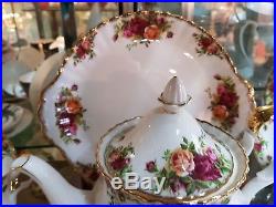 Royal Albert Old Country Roses 22 piece tea set including teapot