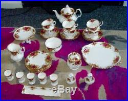 Royal Albert Old Country Roses 32 Piece Tea Set, // PROCEEDS TO FOYLE HOSPICE