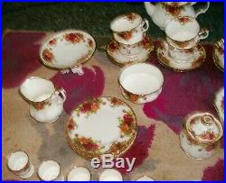Royal Albert Old Country Roses 32 Piece Tea Set, // PROCEEDS TO FOYLE HOSPICE