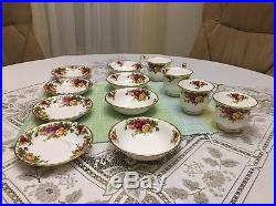 Royal Albert Old Country Roses 32 pc. Dining Service Set for 4 (Used)