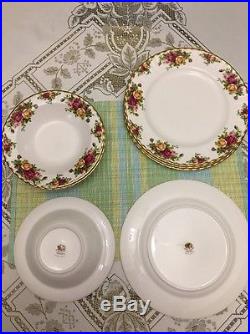 Royal Albert Old Country Roses 32 pc. Dining Service Set for 4 (Used)