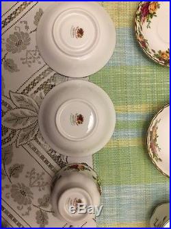Royal Albert Old Country Roses 35 pc. Dining Service Set for 4 (Used)