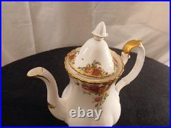 Royal Albert Old Country Roses 3 Piece Lot Teapot Cream & Sugar Holder Set Royal Albert Old Country Roses 3 Piece Lot Teapot Cream & Sugar Holder Set
