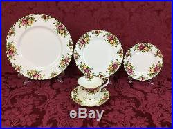 Royal Albert Old Country Roses 60-Piece Set for TWELVE