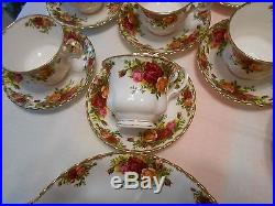 Royal Albert Old Country Roses 66 Pcs Dinnerware & Serving Fluted, Scalloped