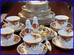 Royal Albert Old Country Roses 8 place dinner service, 5 teacups, saucers & more Royal Albert Old Country Roses 8 place dinner service, 5 teacups, saucers & more